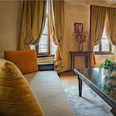 Joy Luxury Living In Heart Of Apartment