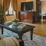 Joy Luxury Living In Heart Of Apartment